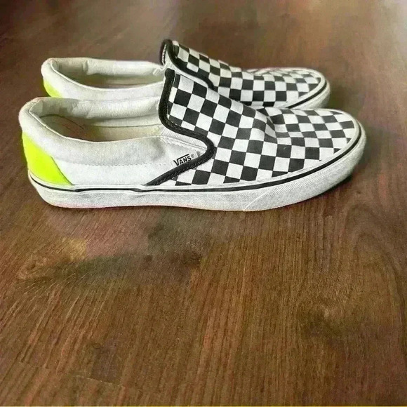 VANS SLIP-ON CHECKERBOARD SHOE IN BLACK /WHITE/YELLOWGREEN US MEN 10 - Picture 1 of 7